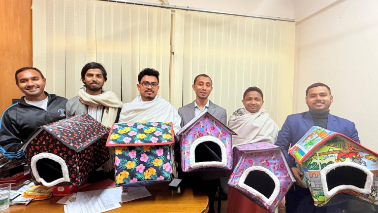 শীতে বিড়ালদের জন্য শেল্টারবক্স দিলো ডাকসু
