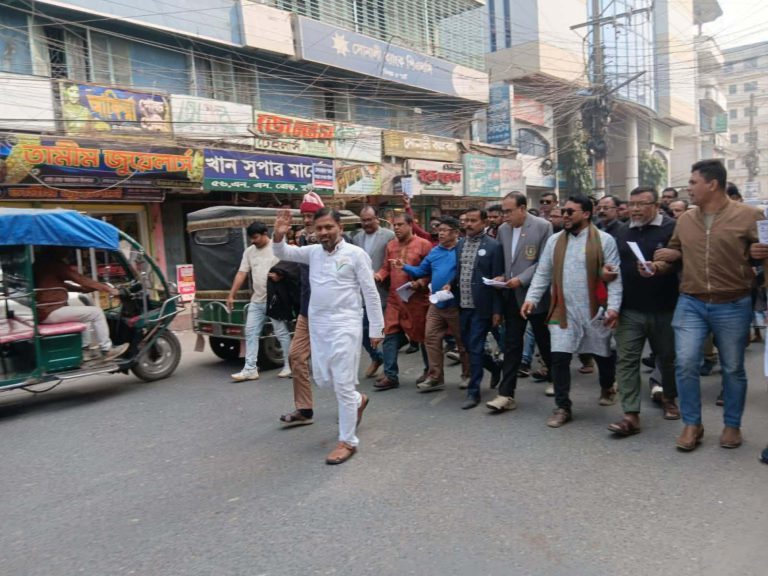 আচরণবিধি ভেঙে বিএনপি প্রার্থীর প্রচারণায় ইবি কর্মকর্তা কুষ্টিয়া প্রতিনিধি নির্বাচনী আচরণবিধিমালা ২০(খ) লঙ্ঘনের অভিযোগ উঠেছে ইসলামী বিশ্ববিদ্যালয়ের (ইবি) এক কর্মকর্তার বিরুদ্ধে।