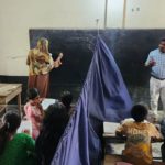 কুষ্টিয়া দৌলতপুরে ঝুঁ’কি’পূ’র্ণ ভবন, এক কক্ষে পর্দা টাঙিয়ে চলছে দুই শ্রেণির পাঠদান….